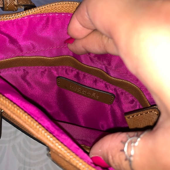 Michael Kors cross body purse - Picture 3 of 4